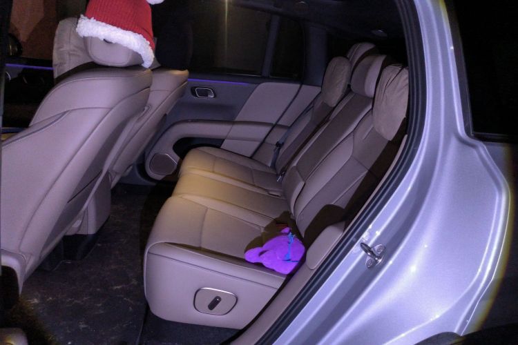 Used Li Auto i6 2025 Model Four-Wheel-Drive Standard Type
