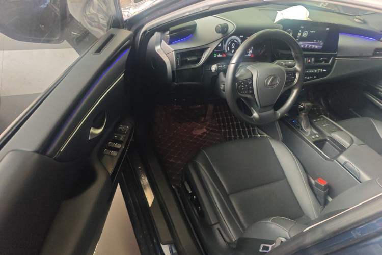 Used Lexus ES 2021 300h Excellence Edition Driver Seat