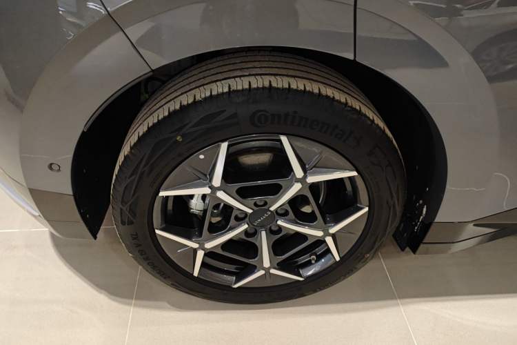 Used Lynk & Co Z20 2025 530 km Range Rear-Wheel Drive Max
