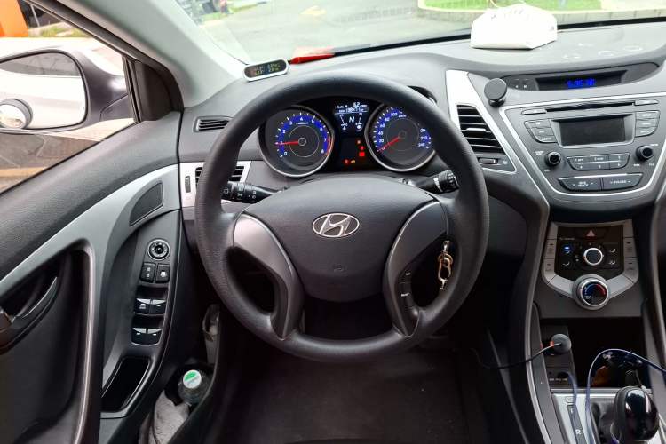 Used Hyundai Elantra (5th Generation / Langdong) 2016 1.6L Automatic Smart Version