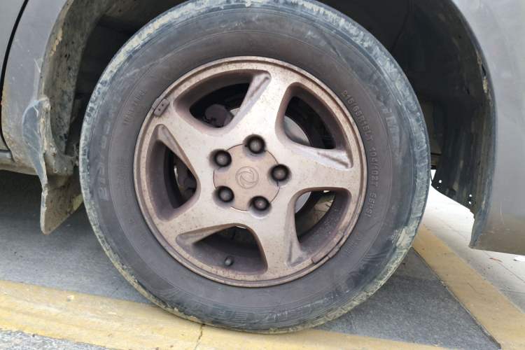 Used FORTHING Lingzhi 2016 M3 1.6L 7-Seater Luxury Model China IV Standard Right Front Wheel Hub