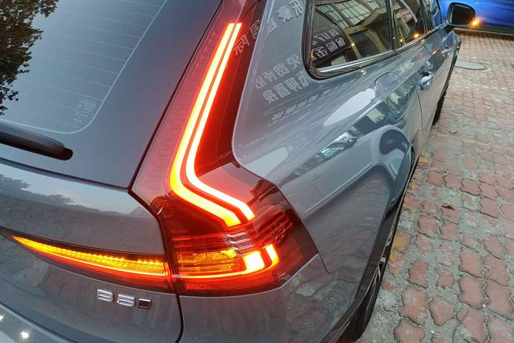 Used Volvo V90 2022 Cross Country B5 AWD Smart Range Edition
