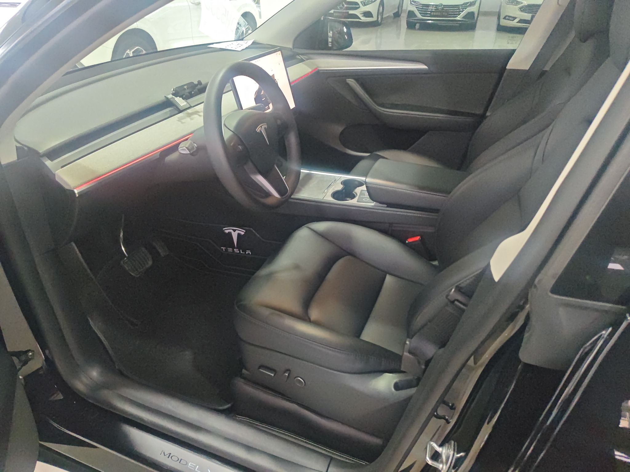 المقاعد الأمامية داخل السيارة