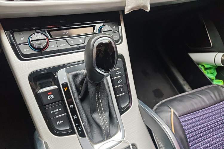 Used Geely Auto Emgrand X7 Sport 2018 1.8TD Automatic Two-Wheel Drive Smart Connect 4G Internet Edition