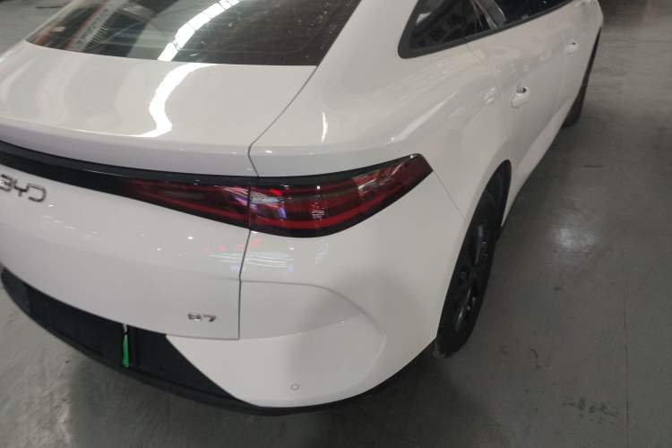 Used BYD e7 2025 Model 450 Smart Mobility Edition
