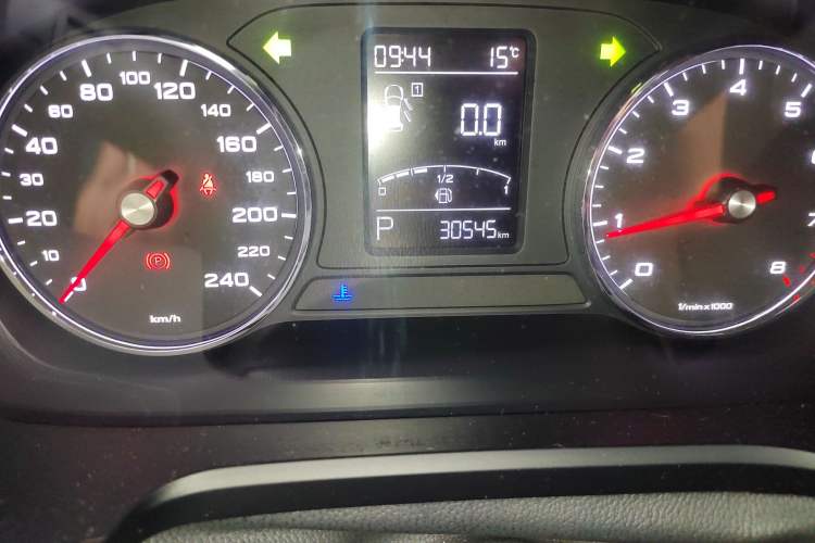 Used Roewe RX5 2016 20T Two-Wheel Drive Automatic Internet Smart Edition
