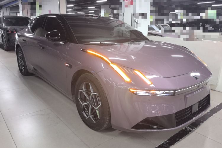 Used Lynk & Co 10 EM-P 2025 Model 120 Four-Wheel Drive Ultra Front Right 45 Deg