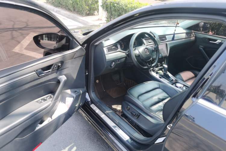 Used Volkswagen Passat 2017 330TSI DSG Luxury Edition Driver Seat