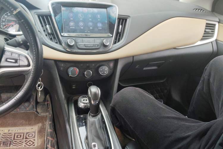 Used Chevrolet Monza 2020 320 Automatic Enjoyment Edition Audio And AC Panel