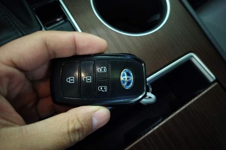 Used Toyota SIENNA 2023 2.5L Hybrid Comfort Edition Vehicle Key