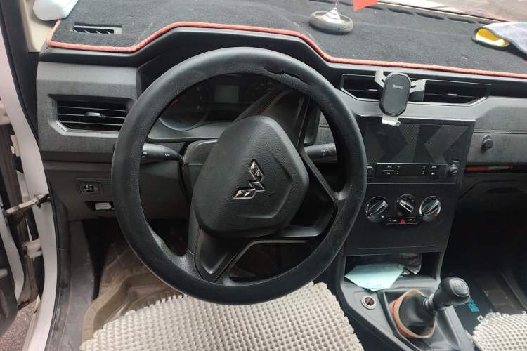 Used Wuling Hongguang PLUS 2019 1.5T Manual Wealthy Version 2 Seats Steering Wheel