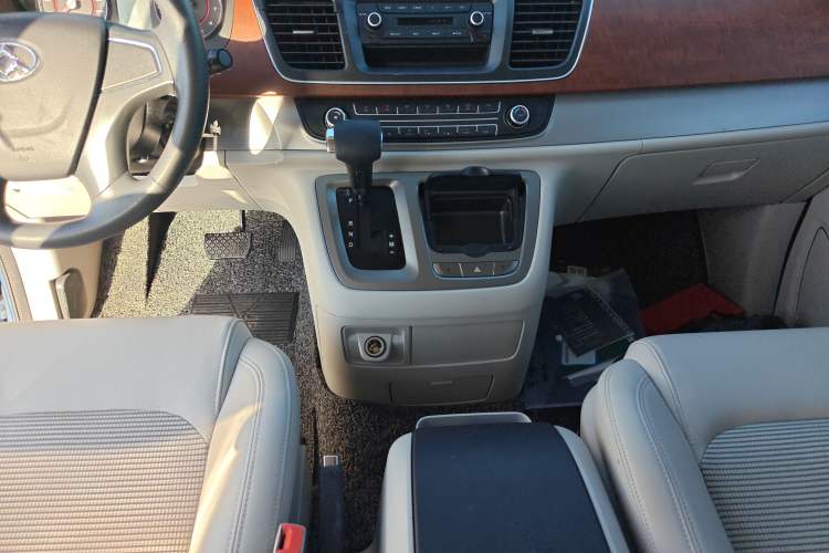 Used SAIC MAXUS G10 2016 2.0T Automatic Elite Edition