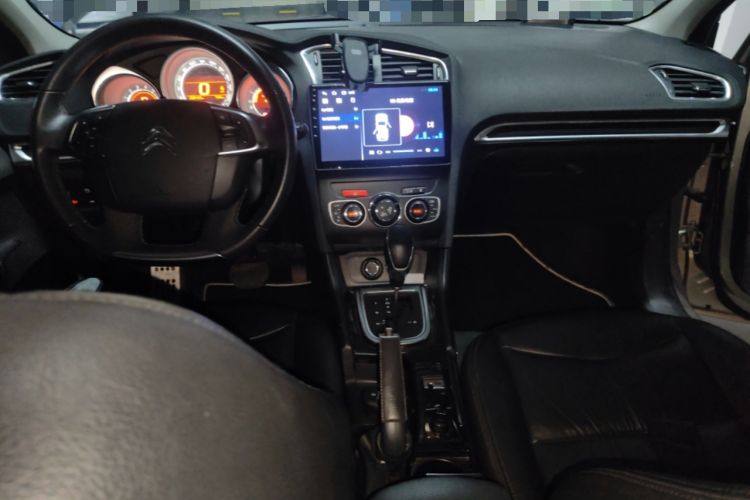 Used Citroen C4L 2013 1.6 THP Automatic Impression Edition Center Console