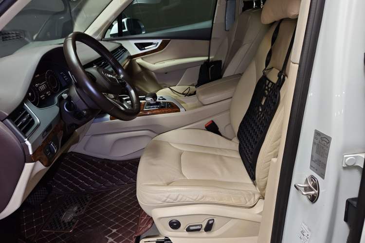 Used Audi Q7 
