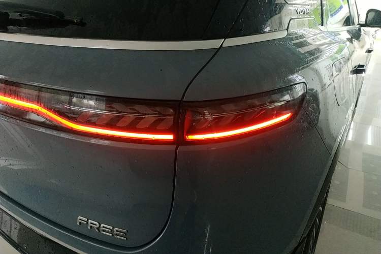 Used VOYAH FREE 2021 Four-Wheel Drive Extended-Range First Edition Commemorative Edition Exclusive Luxury Package Right Rear Taillight