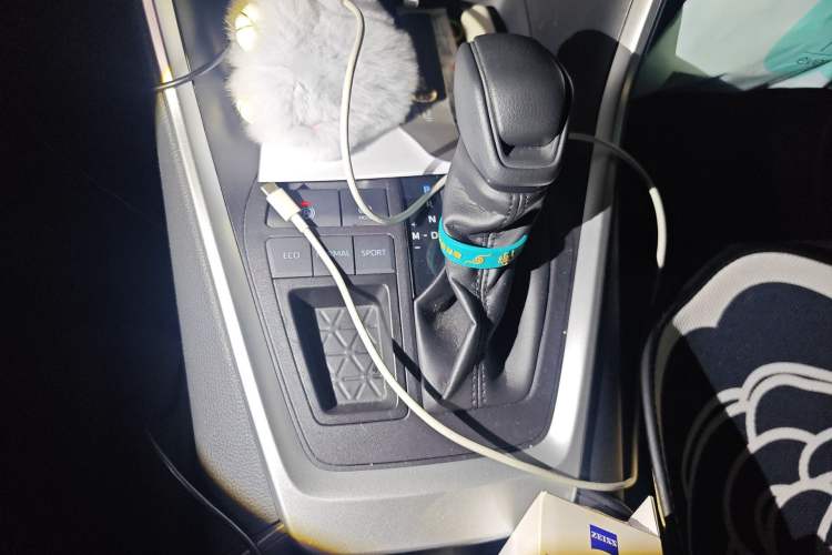 Used Toyota RAV4 2020 2.0L CVT Two-Wheel Drive Fashion Edition Gear Lever