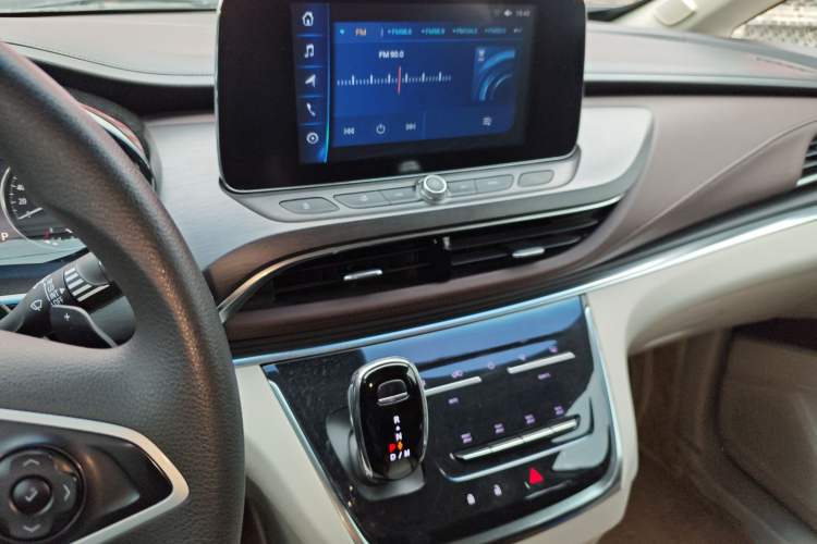 Used Buick GL8 2022 Land Cruiser Executive Class 652T Comfort Model Audio And AC Panel