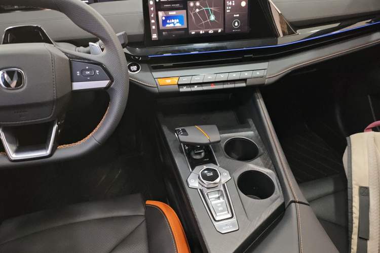 Used Changan UNI-V 2024 1.5T High-Energy Version
