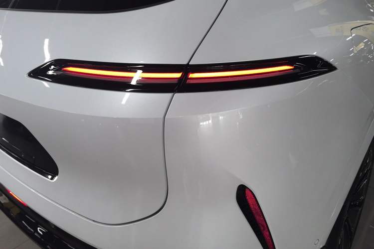 Used Avatr 07 2024 Max Extended-Range Edition Exterior 3