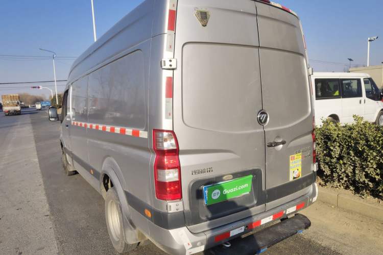 Used Foton Toano 2023 2.8T Manual Jixiang Van Extended Wheelbase Mid-Height Roof Rear Dual Tires 3-Seater
