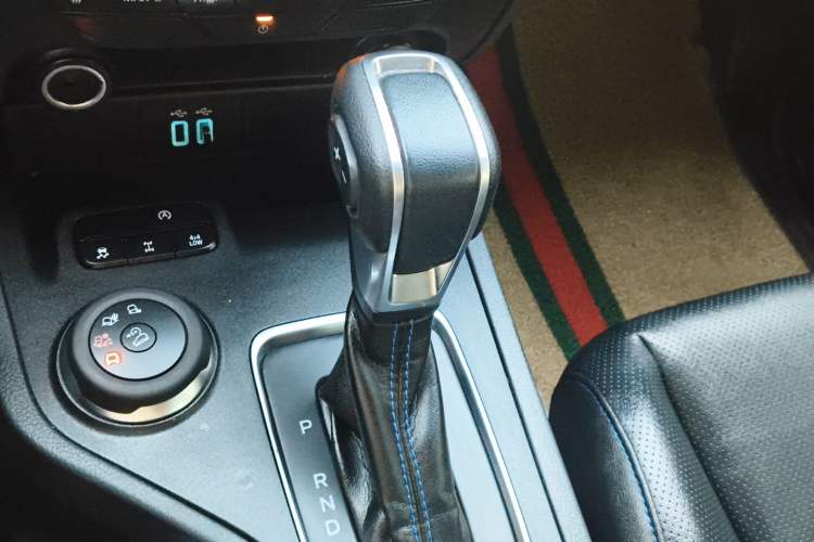 Used Ford Everest 2020 Sport Edition 2.3T Gasoline Automatic 4x4 Luxury Version 5 Seats Gear Lever