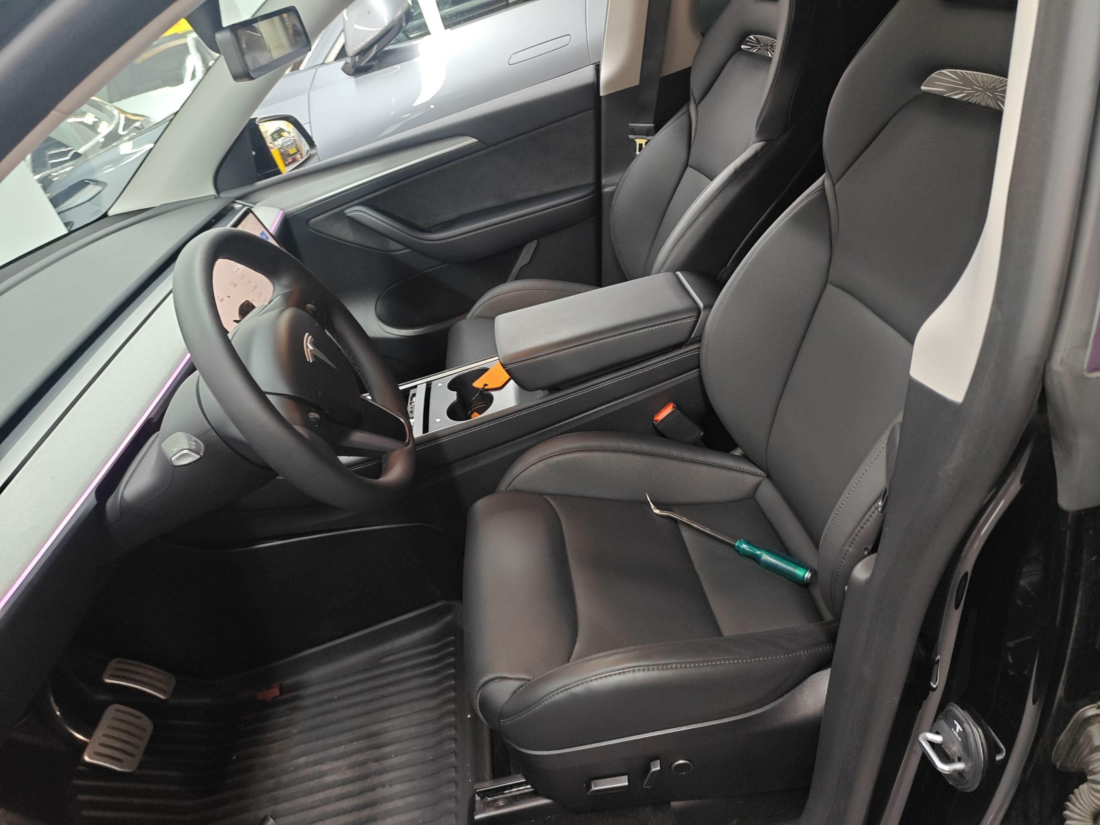 Переднее сиденье в автомобиле