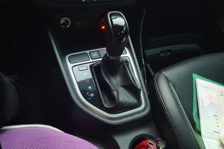 Used Hyundai ix25 2015 1.6L Automatic Two-Wheel-Drive Deluxe DLX Model
