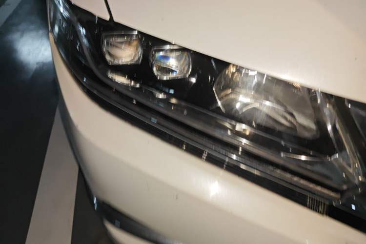 Used Honda Spirior 2017 2.0L Comfort Edition Right Front Headlight