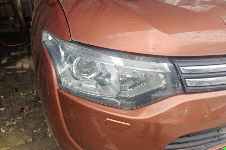 Used Mitsubishi Outlander 2013 2.4L Four-Wheel Drive Luxury Navigation Version 7 Seats