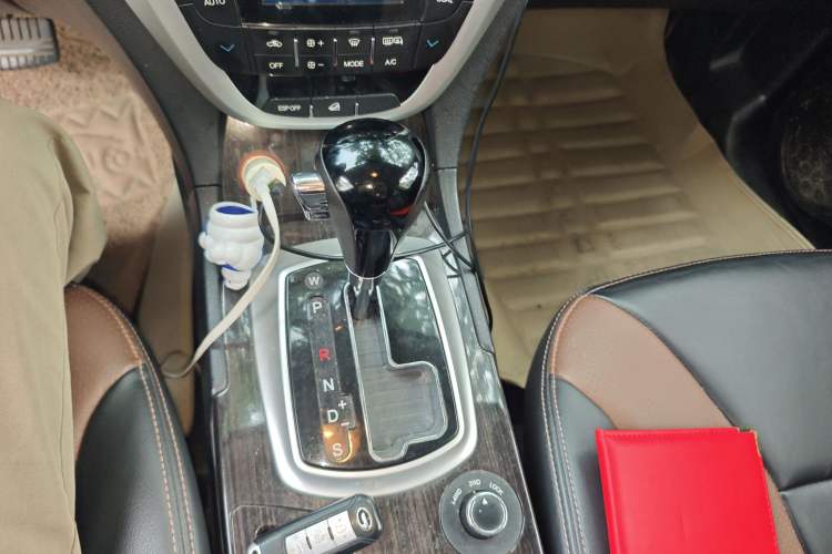 Used GAC Trumpchi GS5 Super 2016 1.8T Automatic All-Wheel-Drive Anniversary Edition Gear Lever