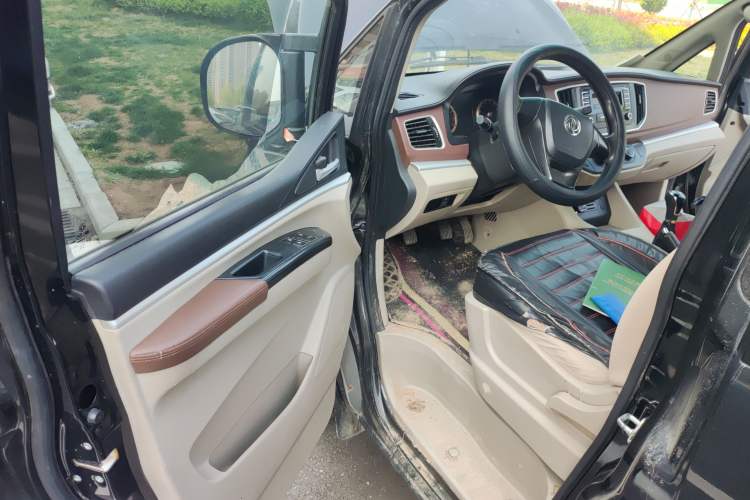 Used FORTHING Lingzhi 2019 M5L 1.6L 7-Seater Standard Model China VI Driver Seat