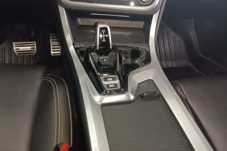 Used Lynk & Co 01 2019 2.0T Two-Wheel-Drive Pro Version China VI Standard Gear Lever