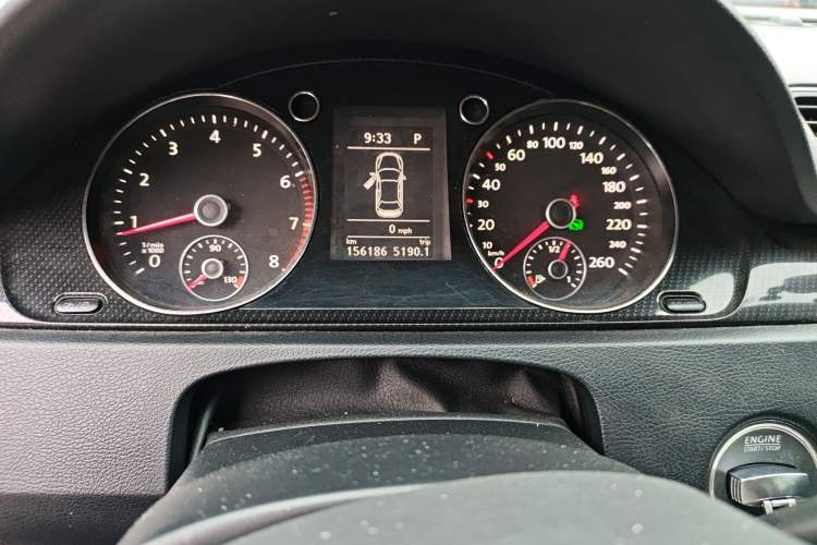 Used Volkswagen Magotan 2013 1.8TSI Luxury Model Odometer Close Up