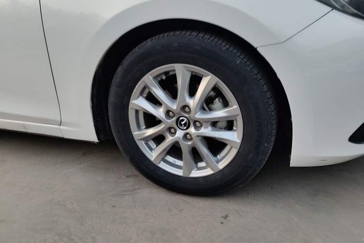 Used Mazda 3 Axela 2014 Sedan 1.5L Automatic Luxury Model