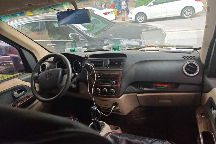 Used CHANGAN KAICHENG Ruixing M80 2014 1.5L Comfort Model 4G15S Center Console