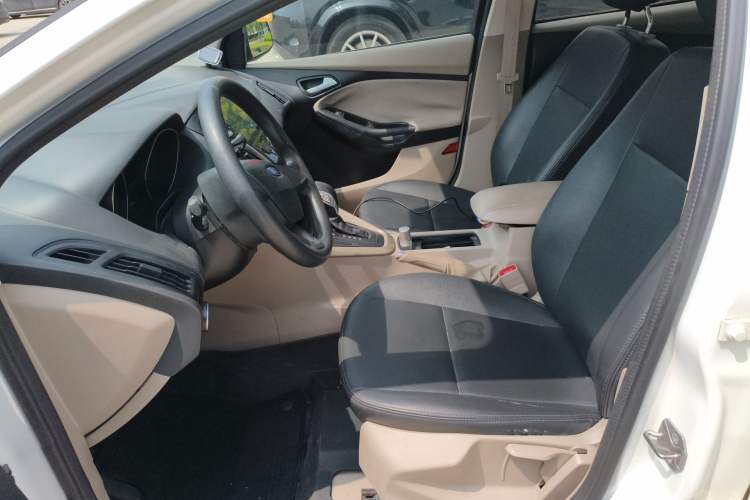 Used Ford Focus 2015 Sedan 1.6L Automatic Comfort Model Left Front Seat