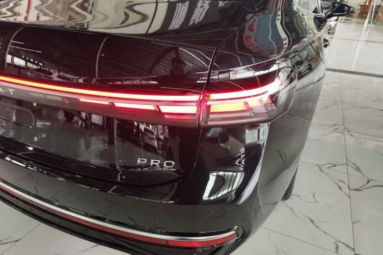 Used Volkswagen Passat 2025 Pro 380TSI Dragon Glory Edition
