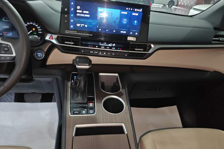 Used Toyota Granvia 2023 2.5L Hybrid Prestige PLUS Edition Audio And AC Panel