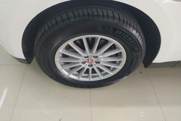 Used Jaguar F-PACE 2016 2.0T Two-Wheel Drive Urban Luxury Edition