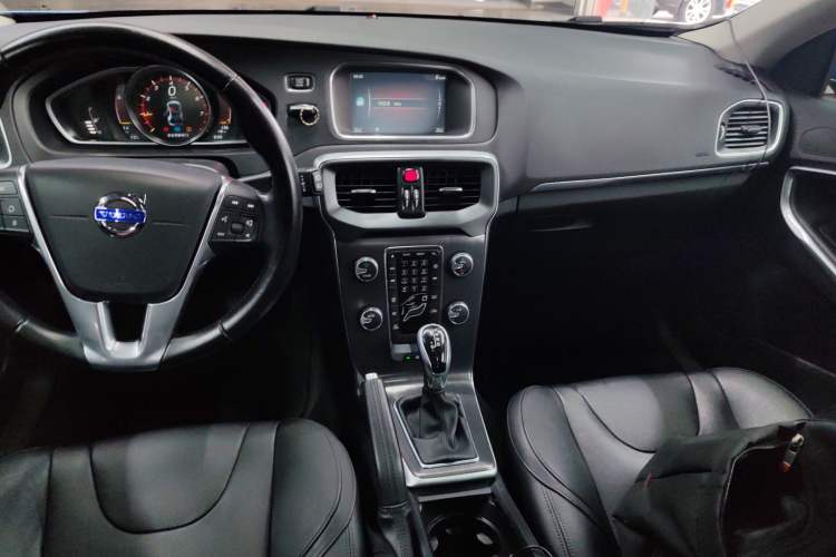 Used Volvo V40 2016 T3 Zhiyi Edition