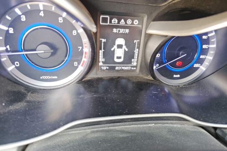 Used CHANGAN Eado 2019 High-Energy Edition 1.6L GDI Manual Pioneer Model China VI Standard Odometer Close Up