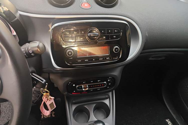 Used smart fortwo 2015 1.0L 52 kW Hardtop Passion Edition Audio And AC Panel