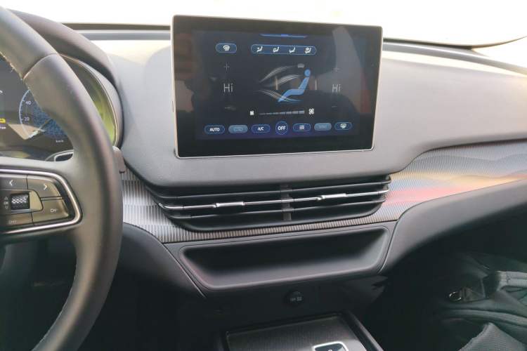 Used Hongqi E-QM5 2022 431 km Charge & Enjoy Edition