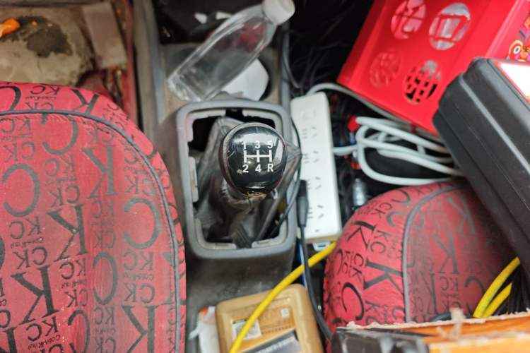 Used CHANGAN OSHAN Olisway 2014 X6 1.4L Manual Luxury Model
