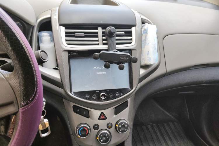 Used Chevrolet Aveo Sonic 2014 Sedan 1.4SL AT Fashion Edition Audio And AC Panel