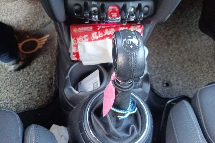 Used MINI 2016 1.5T COOPER Five-Door Edition Gear Lever