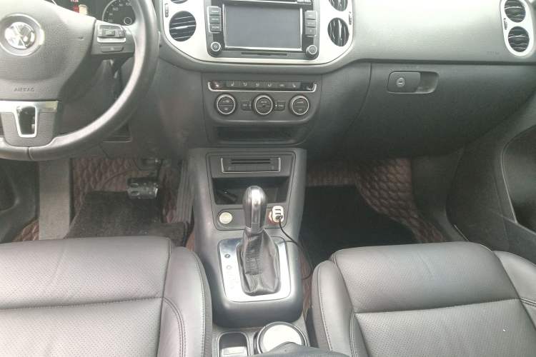 Used Volkswagen Tiguan 2015 1.8TSI Automatic Two-Wheel Drive Luxury Model Gear Lever