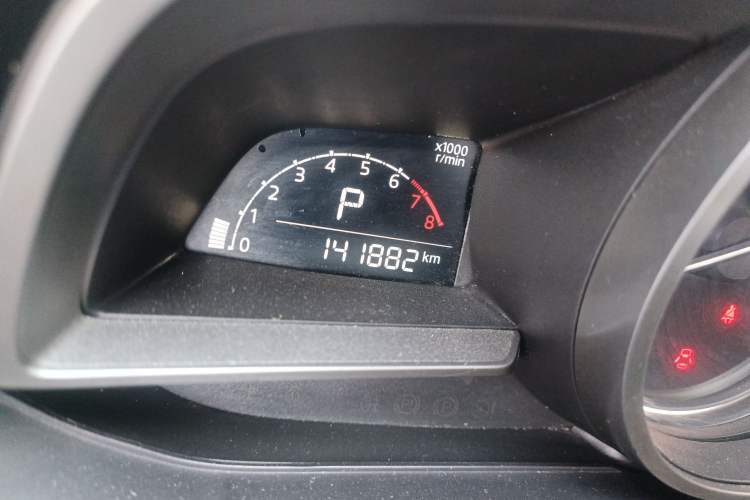 Used Mazda 3 Axela 2017 Sedan 1.5L Automatic Comfort Model Emission Standard China V Odometer Close Up