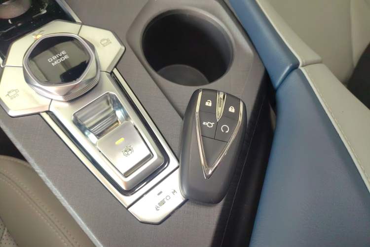 Used Changan UNI-V iDD 2023 ZhiDian iDD 1.5T 113km ZhiKu Model
