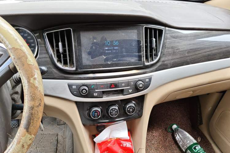 Used Baojun 730 2016 1.5L Manual Luxury Edition 7 Seats Audio And AC Panel